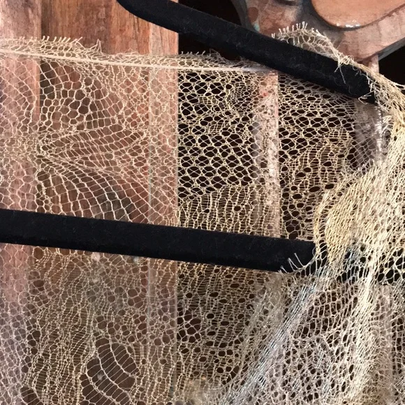 Gorgeous Vintage Tom and Linda Platt Metallic Gold Lace Gown for Saks Fifth Ave - Picture 7 of 16